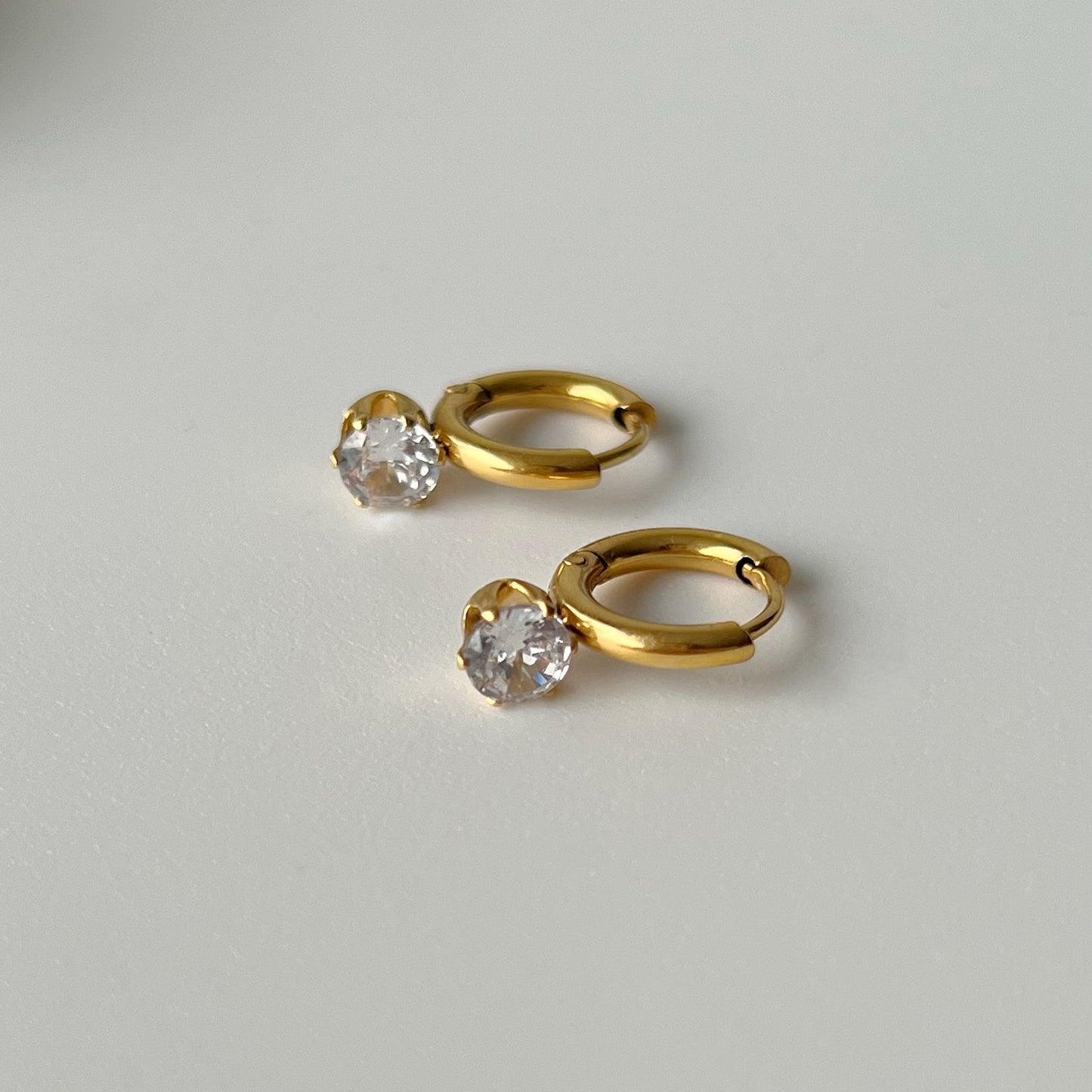 Solitaire Radiant Hoops